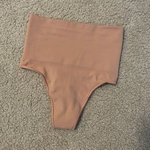 NWOT Skims Thong Shapewear